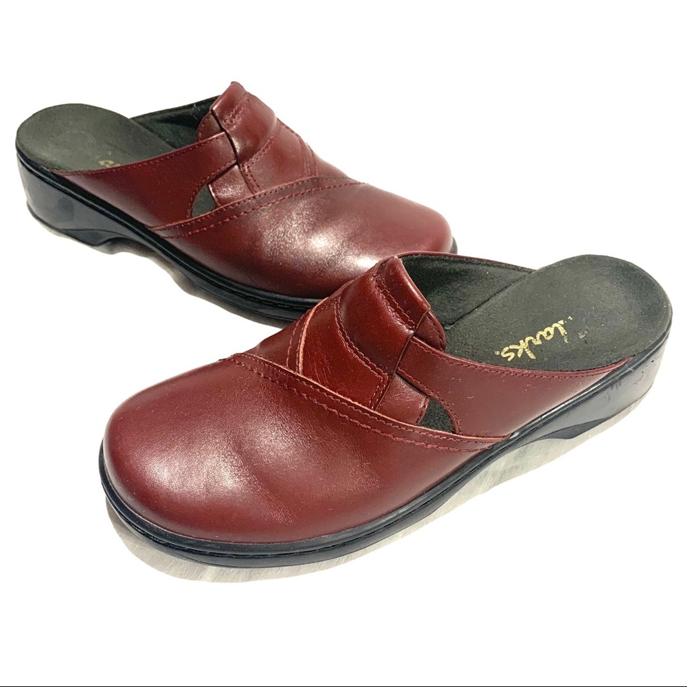Women’s Clark’s slip on’s size 7